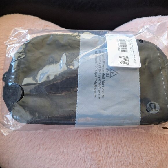 Lululemon Everywhere Belt Bag 1L Ripstop in Black, BNWT - Picture 7 of 7